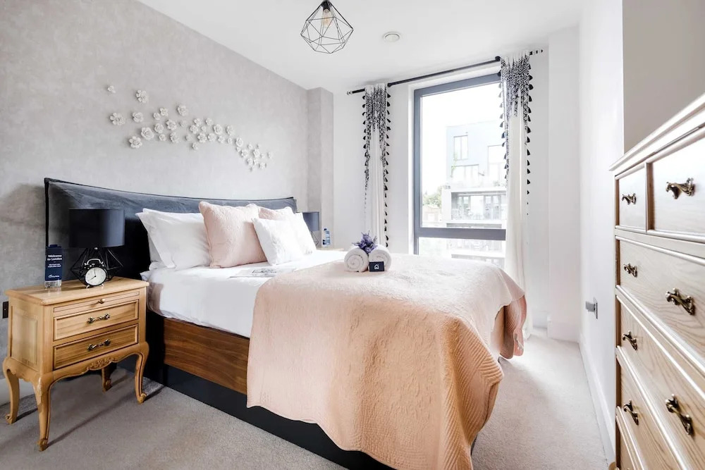 Rosy and Cosy West London Apartment