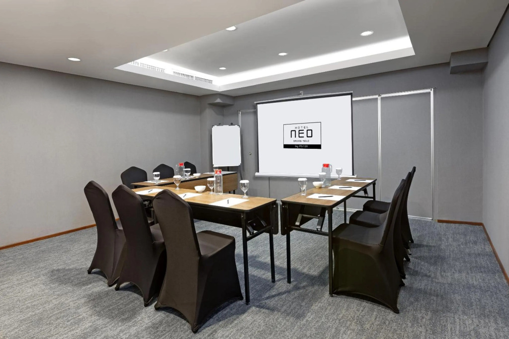 Hotel Neo Gading Solo