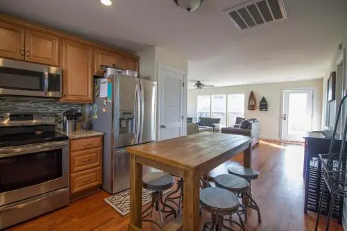 1661 E Ashley - Ocean Cabin