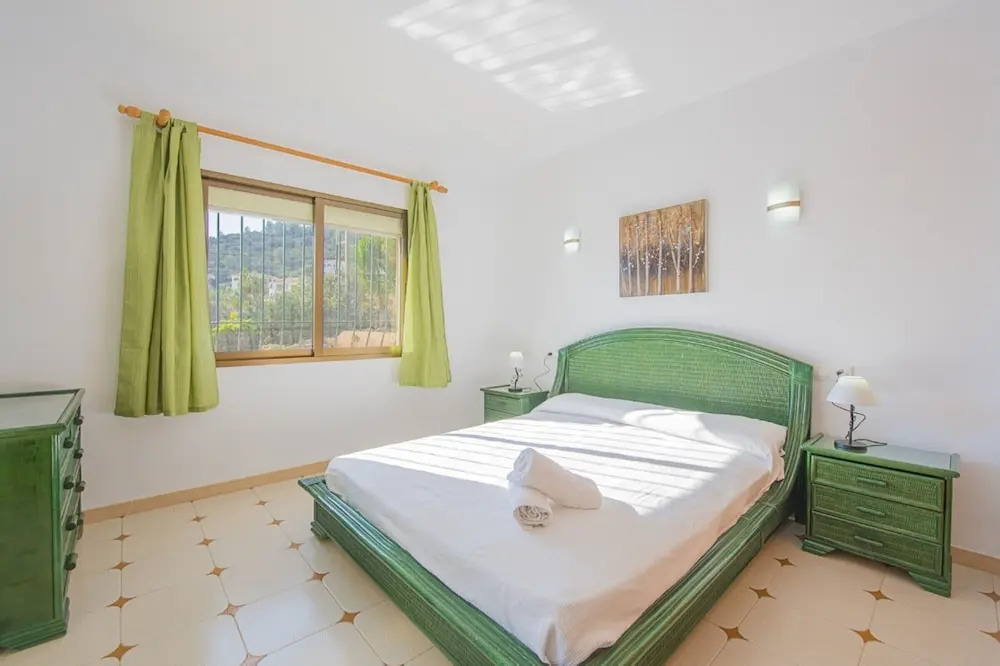 Villa - 4 Bedrooms with Pool, WiFi and Sea views - 104975