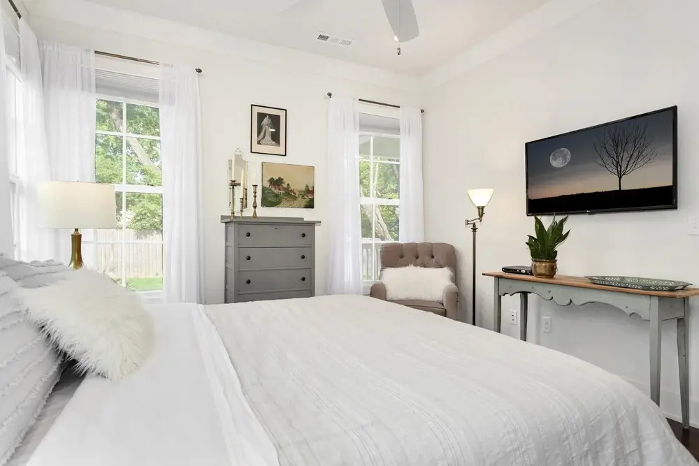 The SoFay Farmhouse - 1 Mile From U of A - Luxury Amenities