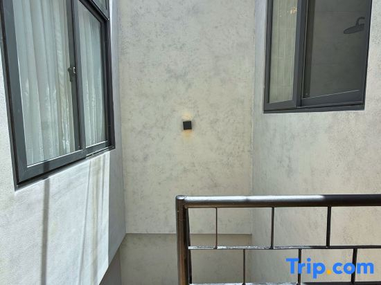 LYLAC Home Saigon COG - Tranquil City Center Wabi Sabi 3BR Townhouse in D1