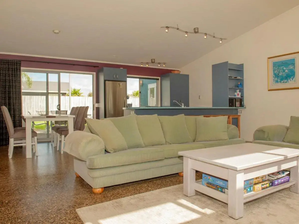 Sands Beach House - Matarangi Holiday Home