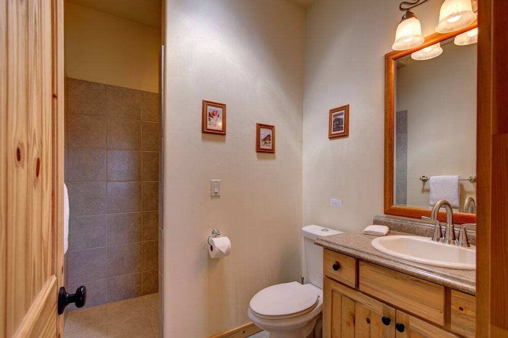Private Luxurious Ridgetop Hideaway on 9 Acres! Between Bryce & Zion! A\C
