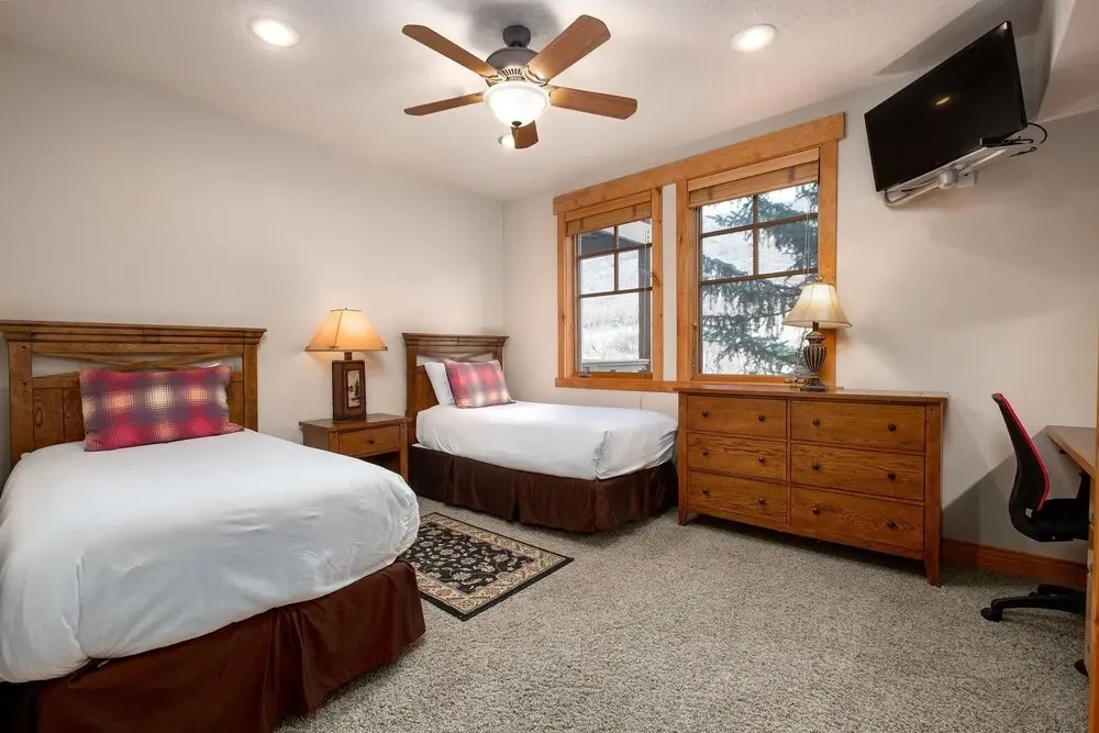 Town Pointe C201 3 Bedroom Condo by RedAwning