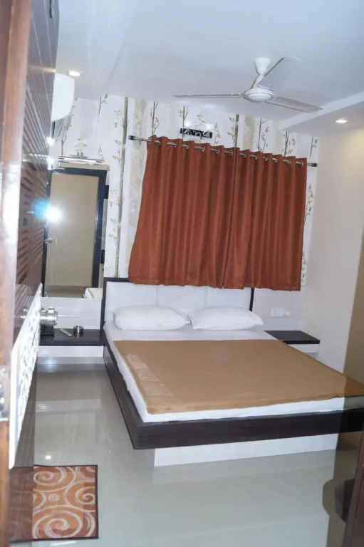 Shree Akshar Restaurant and Hotel