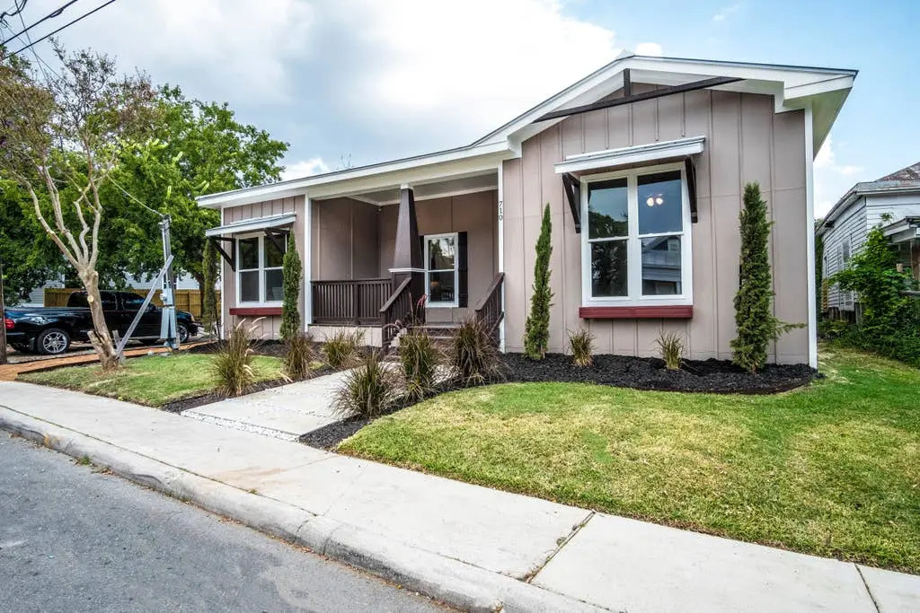Beautiful Guest House on New Built Home Near Downtown