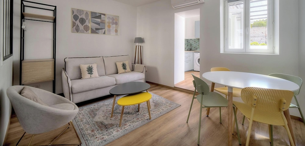 Moderne 2 pi ces c ur du Quartier Suquet A1b261