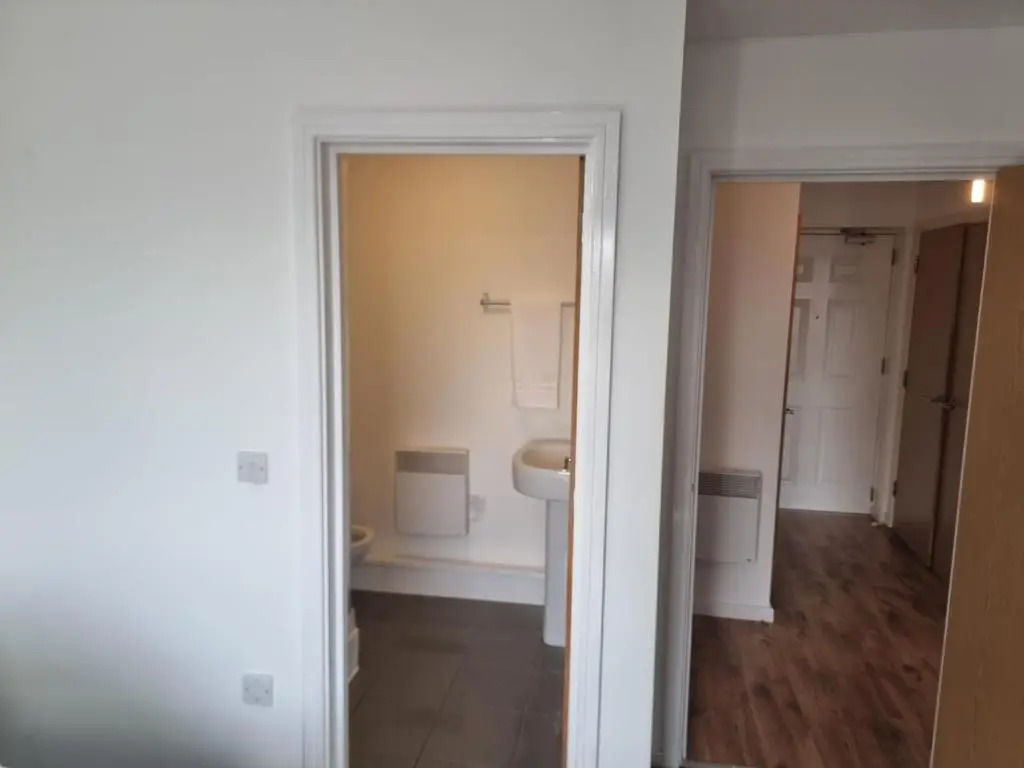 Impeccable 2-bed Apartment in Salford