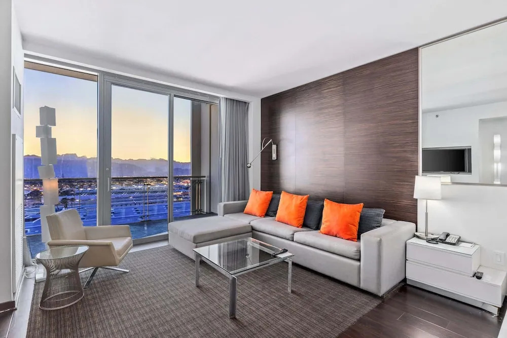 Incredible Views 51st Floor High-rise Studio -balcony