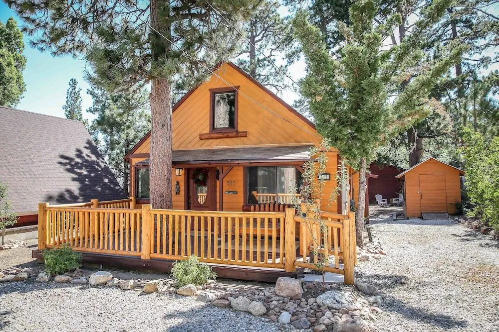 Cinnamon Bear - 2 Br cabin by RedAwning