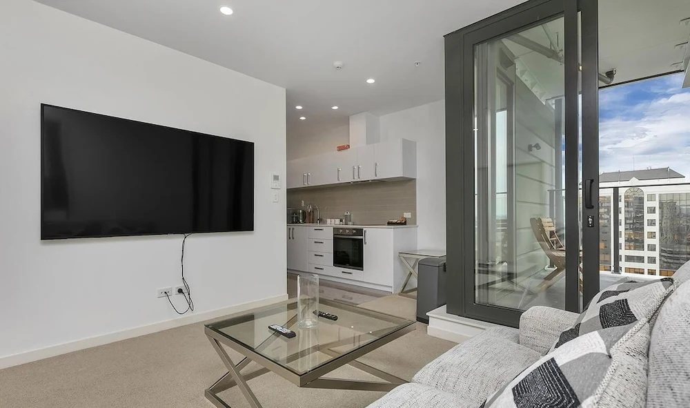 QV Brand New in the City - 889