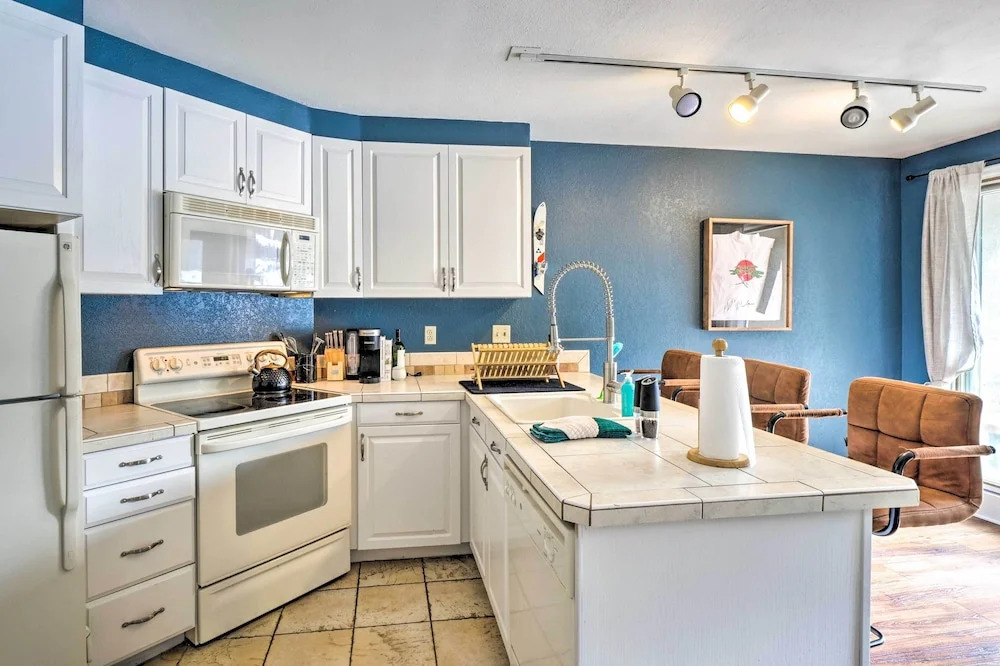 Chic Winter Park Studio w/ Community Hot Tub