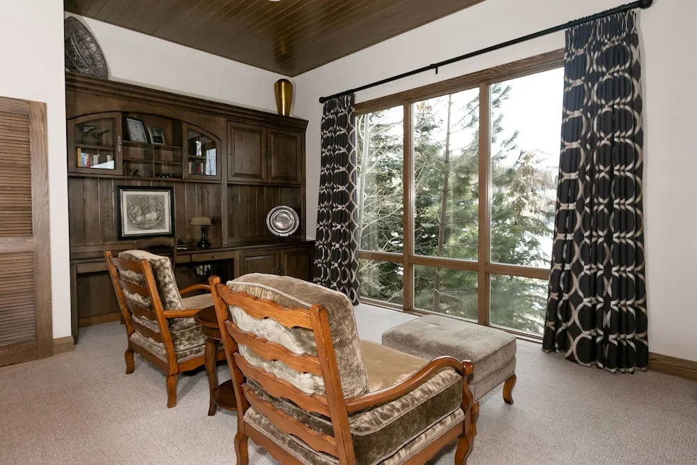 Premium Luxury Three Bedroom Suite with Two Hot Tubs