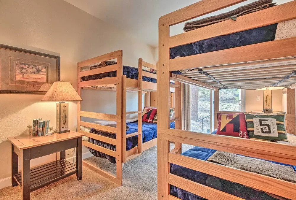 Mammoth Lakes Townhome - 10-Min Walk to Village