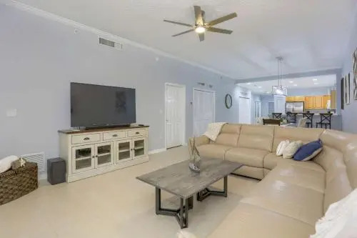 201 Harborview Grande