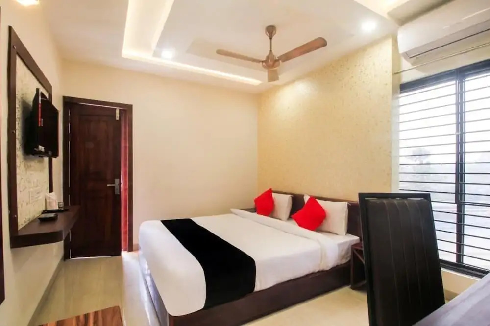 Hotel Grand Palace Banquet by OYO Rooms