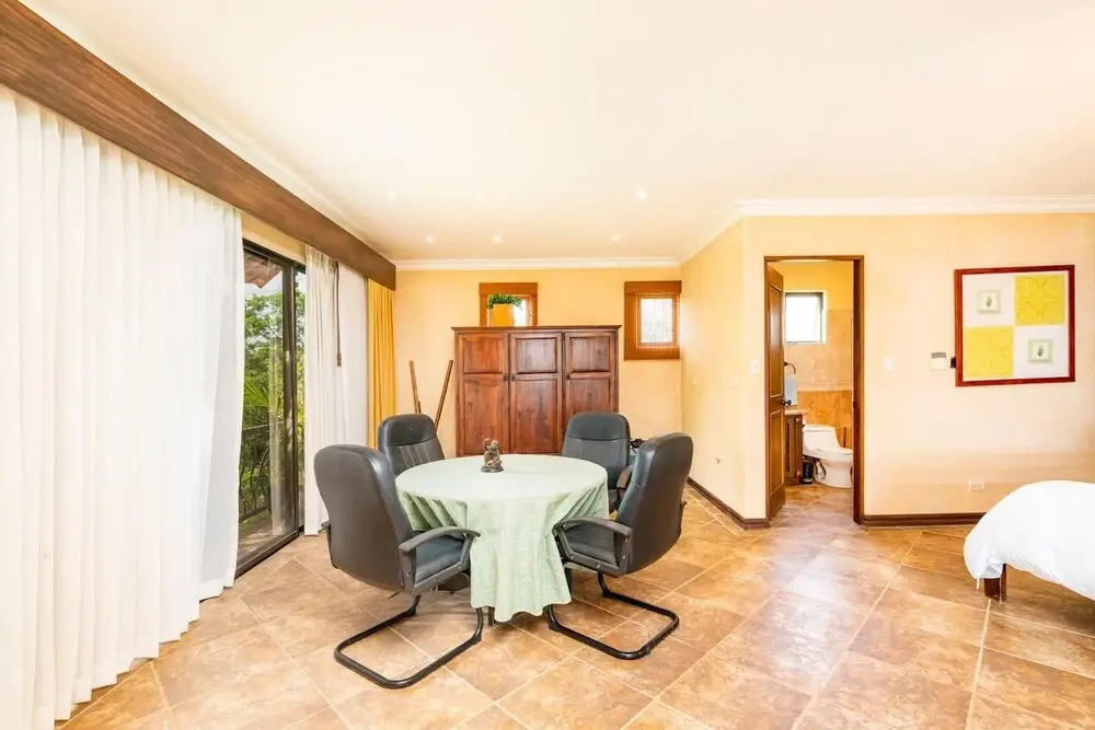 Luxurios Beachfront Villa on Flamingo Beach with Daily Maid and Security