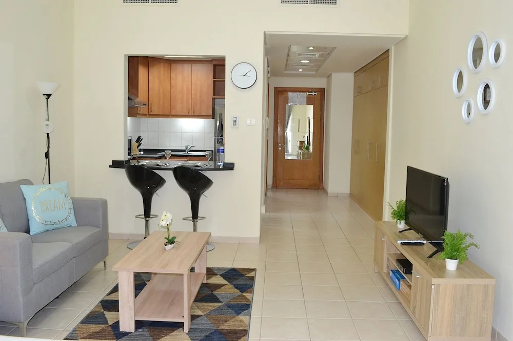 NMR - New Spacious Studio flat