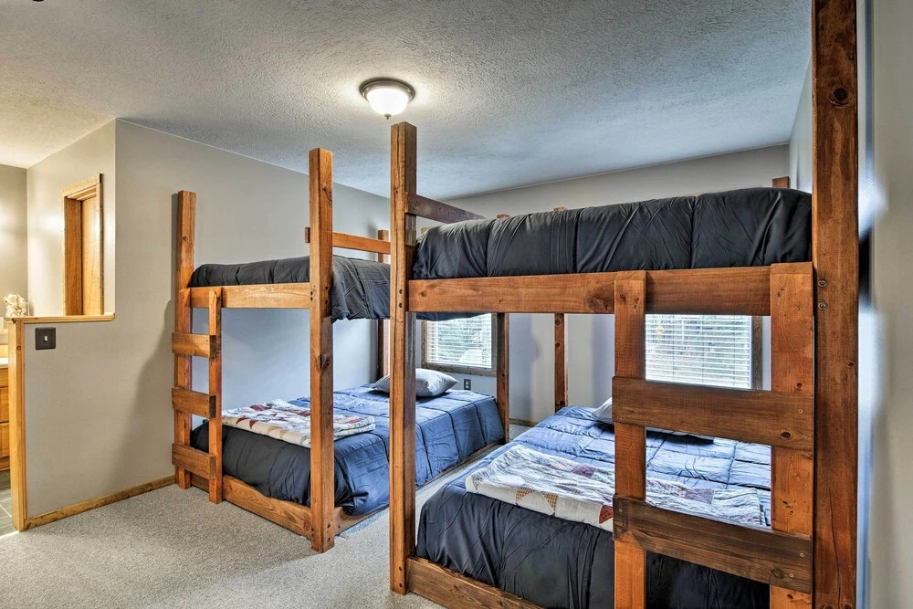 All Season Big Bear Lake House, Walk to Beach