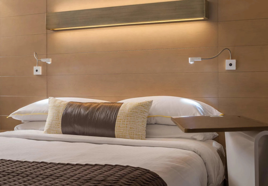 The Envoy Hotel, Autograph Collection