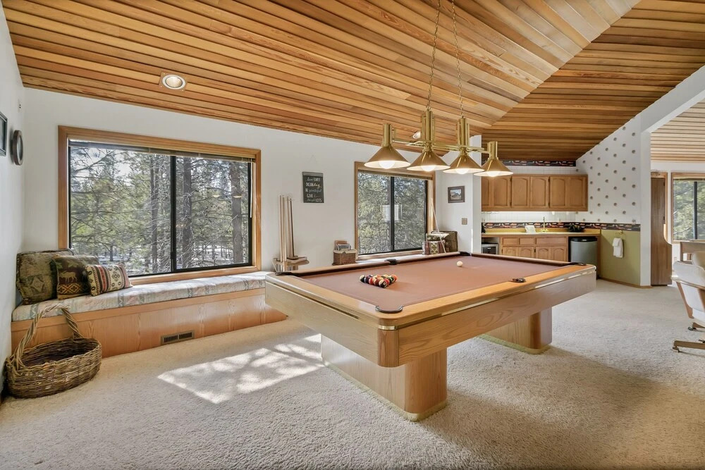 8 Crag Home with Private Indoor Hot Tub, Bike is Provided for Outdoor Activities by RedAwning