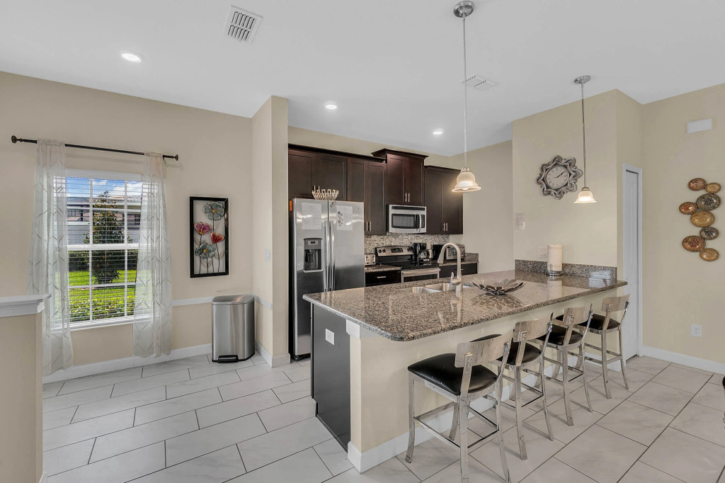 5 Bedrooms / 4 Bathrooms / Storey Lake (3133 PP), Kissimmee, US