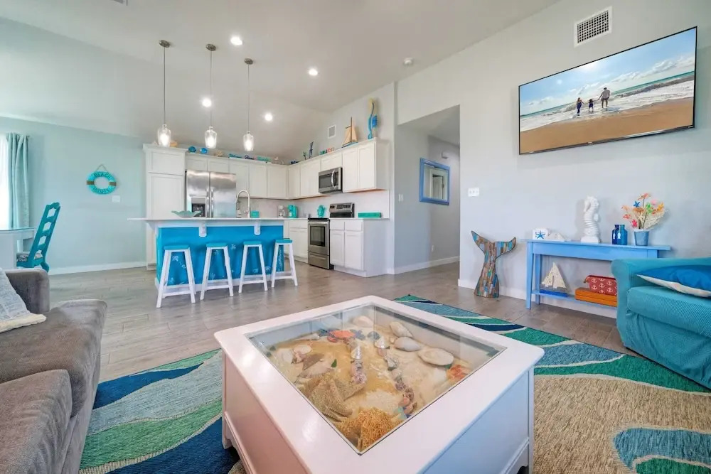 Purple Parrot by Avantstay Heated Pool, Beach Access & Central Port A Location