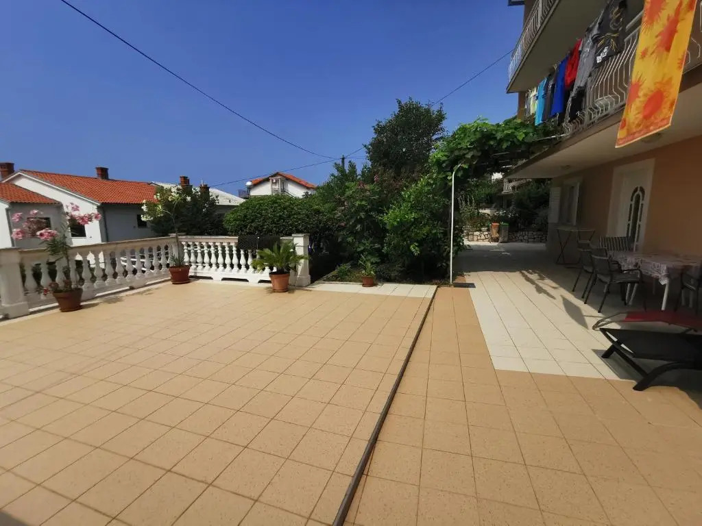 Apartments with parking space Novi Vinodolski - 18855