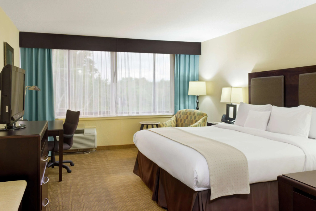 DoubleTree by Hilton Tinton Falls-Eatontown