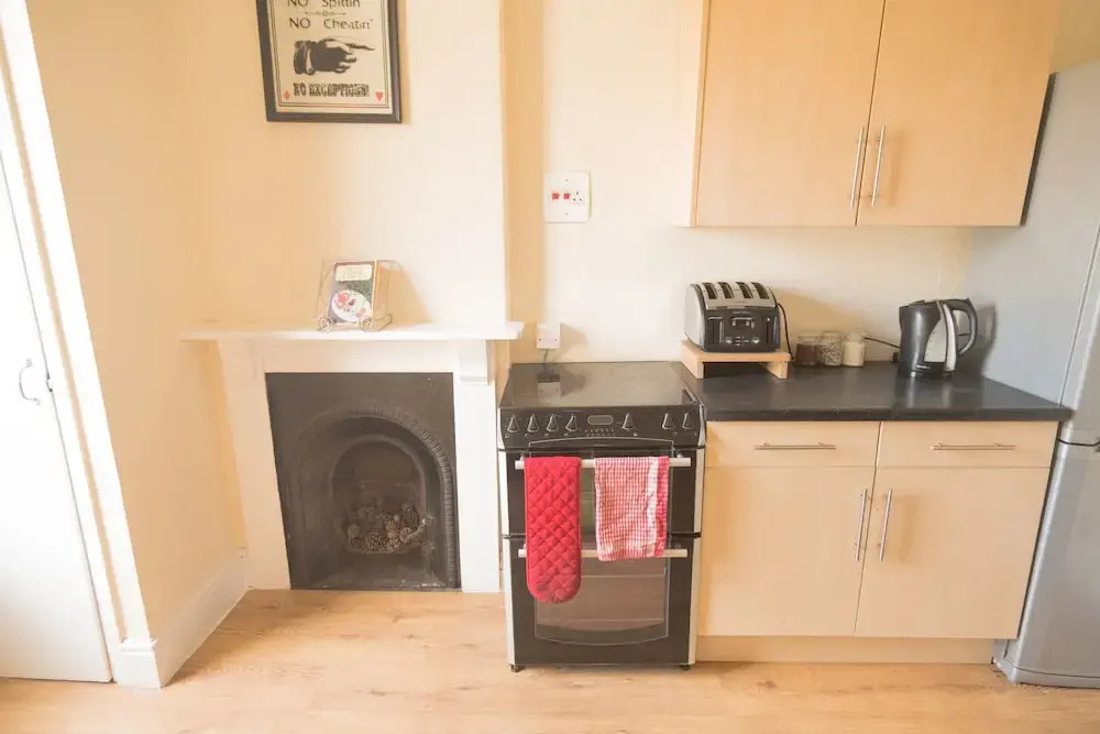 Three Bedroom Apartment Next To Pub