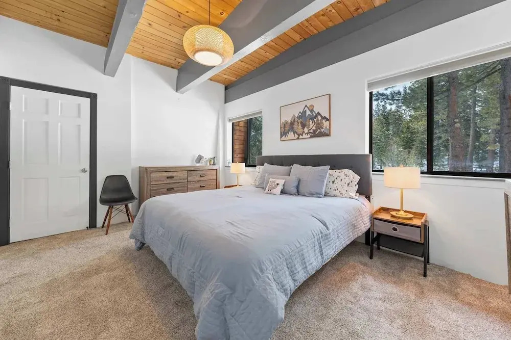 Tahoe City Retreat For 8!