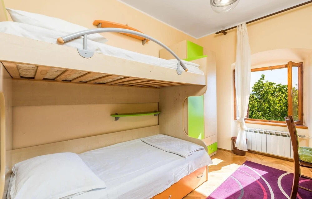 Stunning Home in Ika With 4 Bedrooms and Wifi