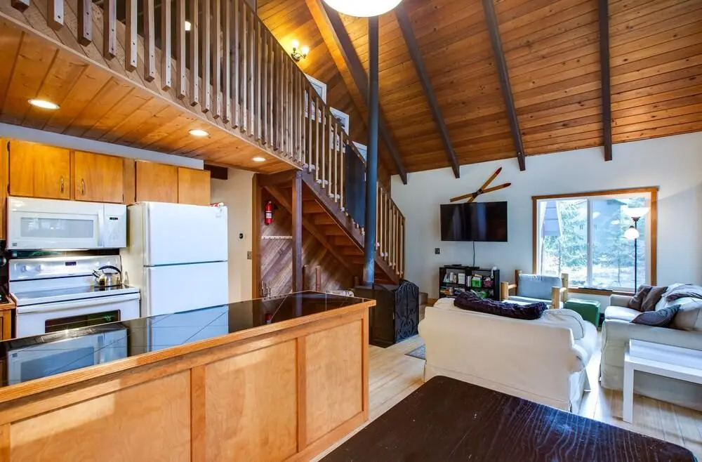 99MBR - Hot Tub - WiFi - Pets Ok - BBQ - Sleeps 6