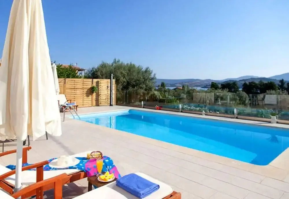 Villa Manos in Ligia