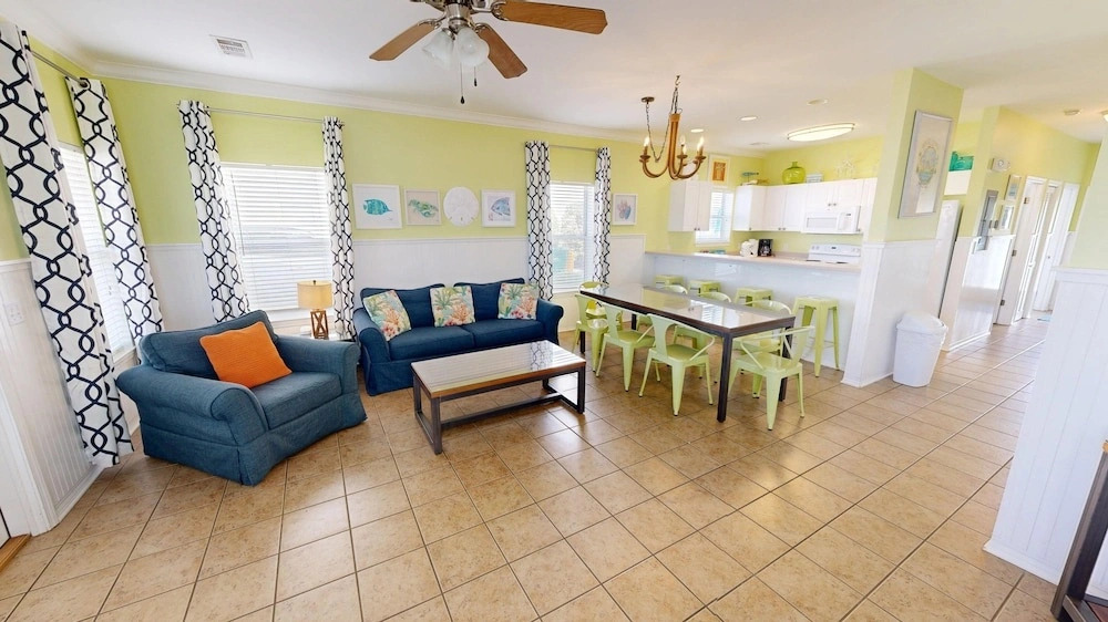 Toes In The Sand 4 Bedroom Home