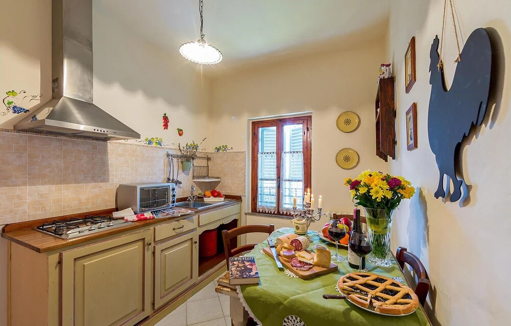 Cozy Home In Cortona With Kitchen