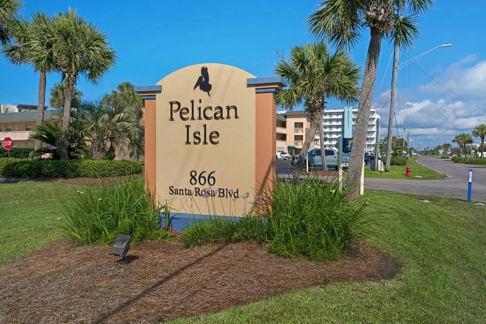 Pelican Isle 317