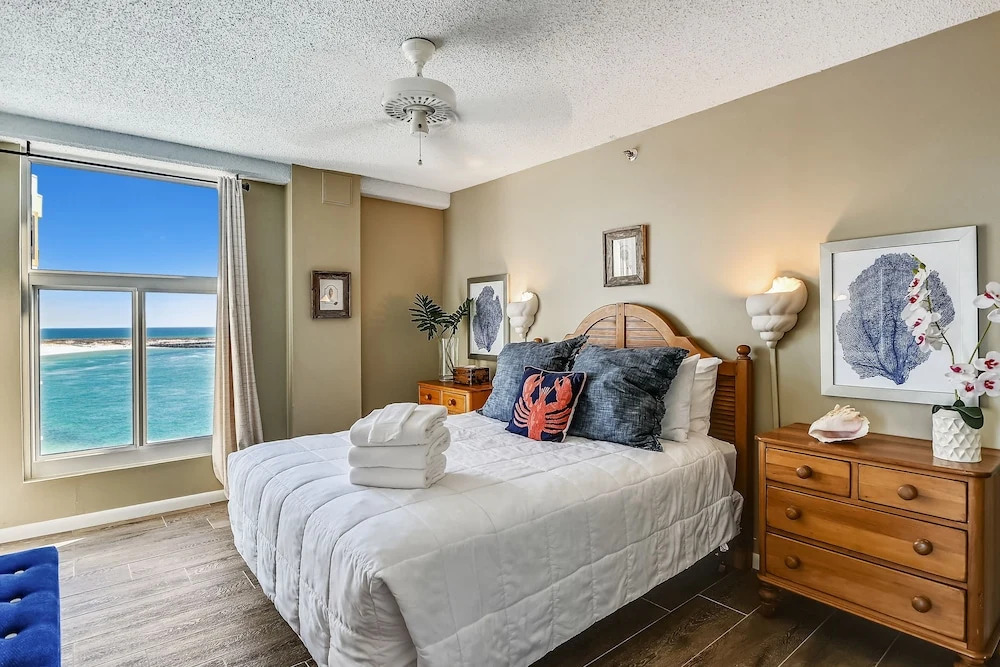 WVT 604 is a Beautiful 3 BR 2 Ba with a Boat Slip by RedAwning