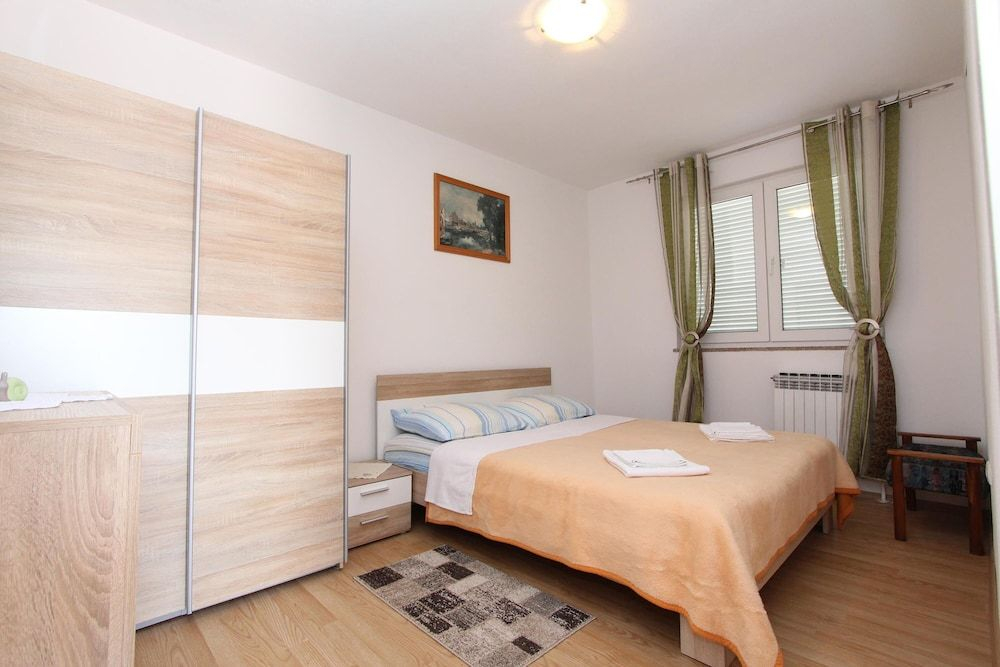Apartment Stipe