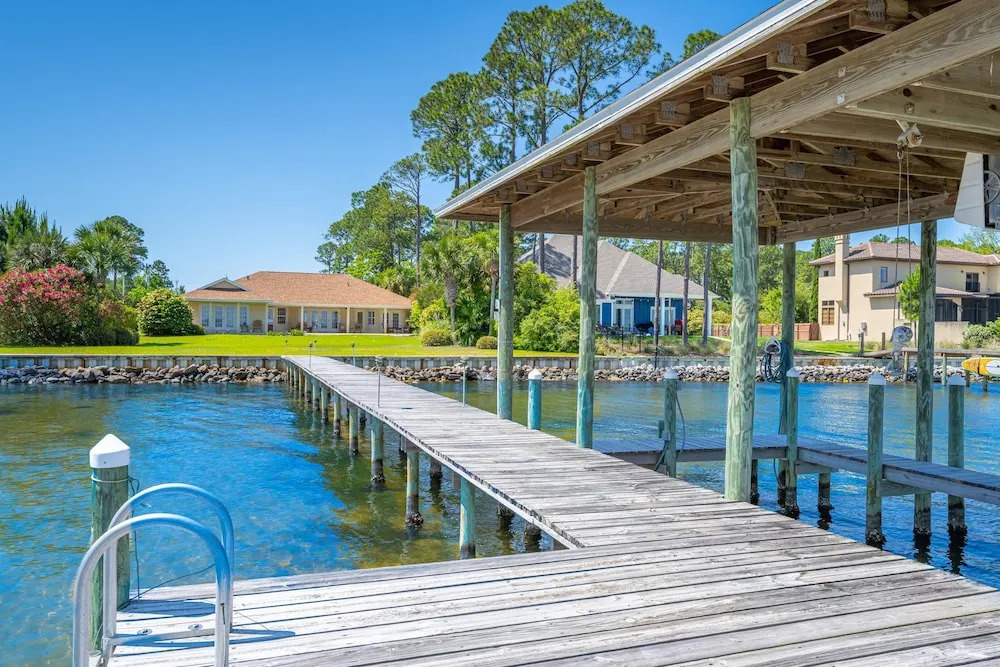 Bayshore Breeze S 31 Bayshore Dr 4BR 2BA 9