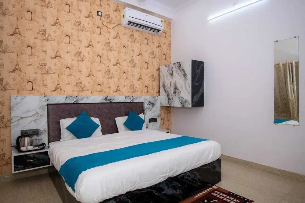 Shri Radhe Radhe Paying Guest House