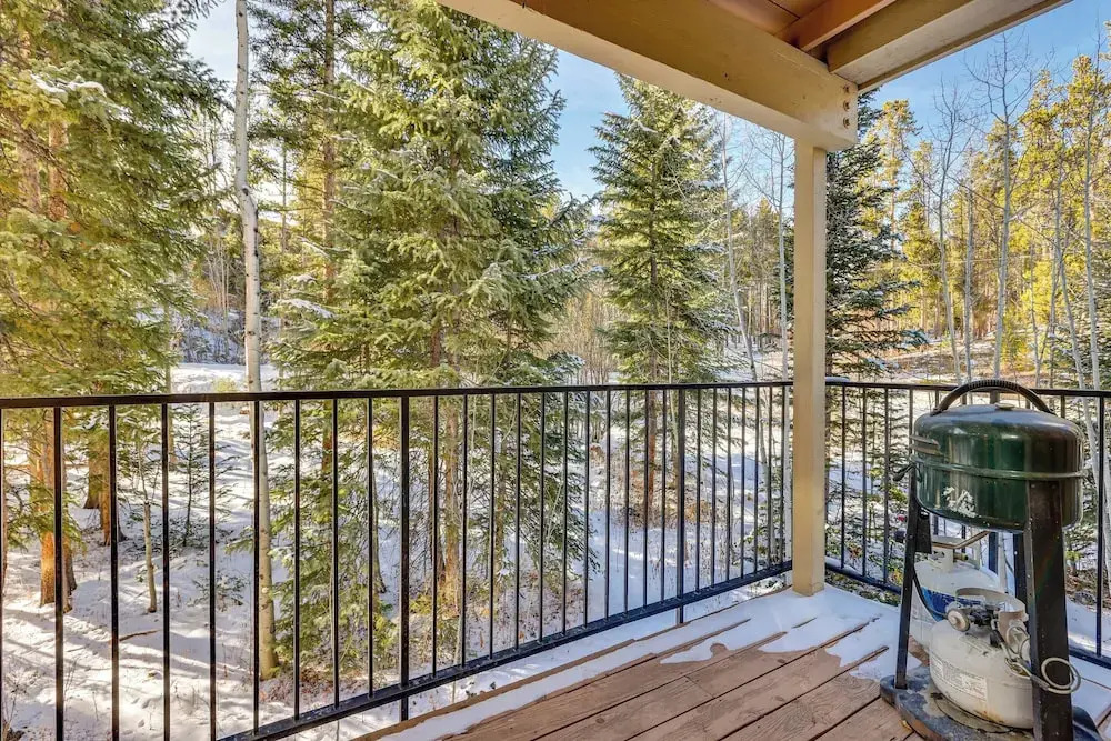 Winter Park Condo w/ Pool ~ 3 Mi to Ski Resort