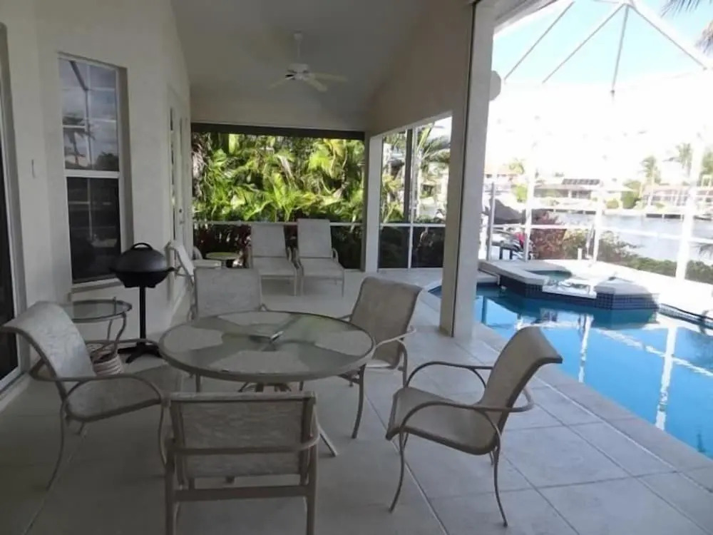 KEN486 3 Bedroom Holiday Home by Marco Naples Vacation Homes