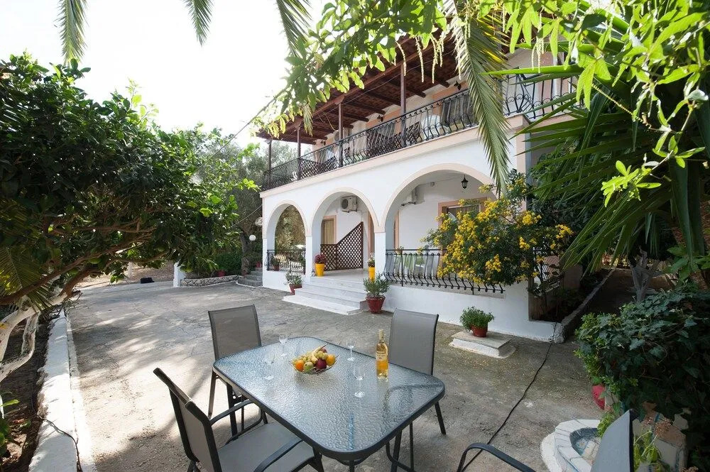 Nikos Studios & Apartments