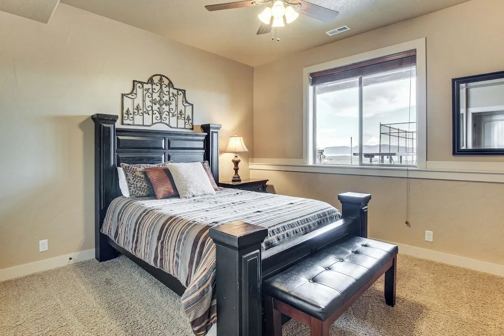 Cabin w/ Beach Access, Sport Court, Hot Tub & View