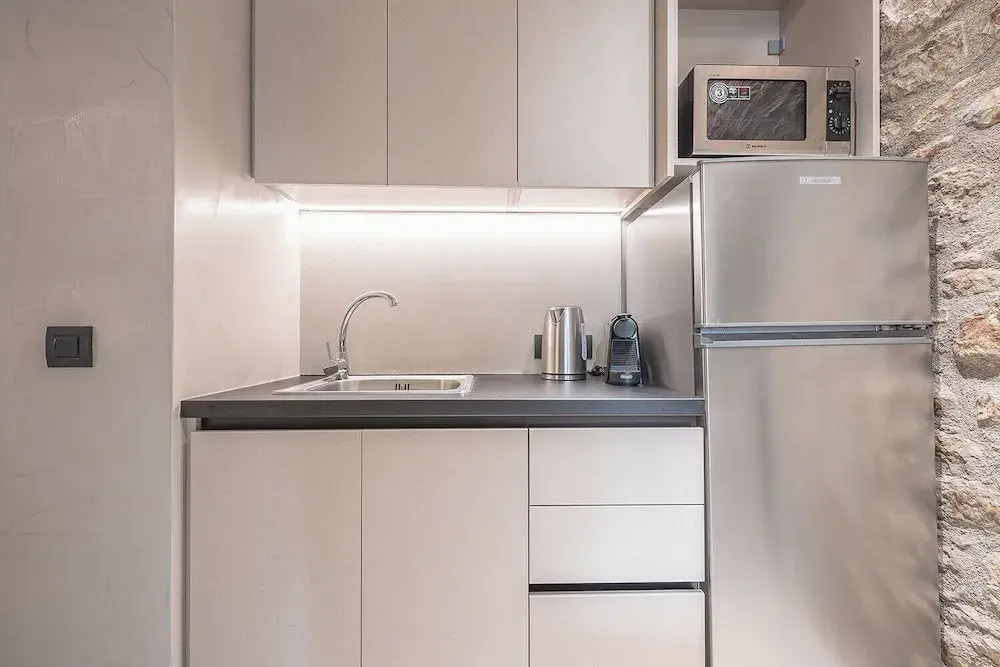 Apollonos 28 Luxury Suites