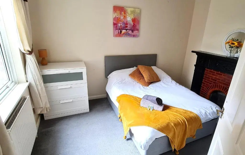 Ruby Retreat - Entire House - WiFi - 4 Bed - Garden - Maidstone Town