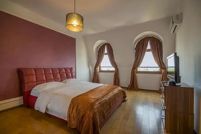 Purple Star Apartments