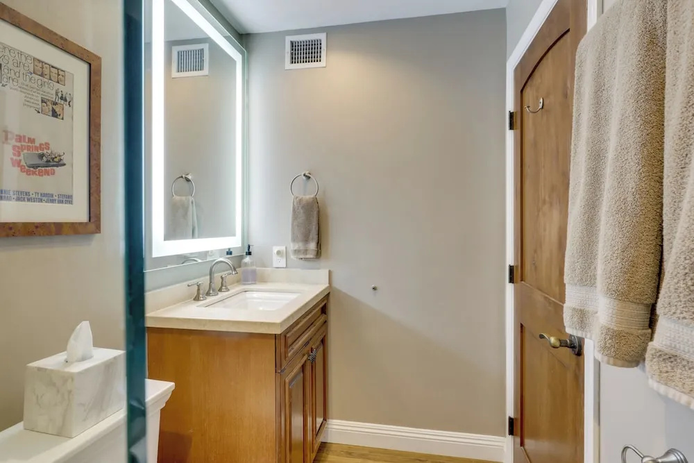 Dtwn Palm Springs Condo: Bbq, Pool, Fire Pit, Etc!